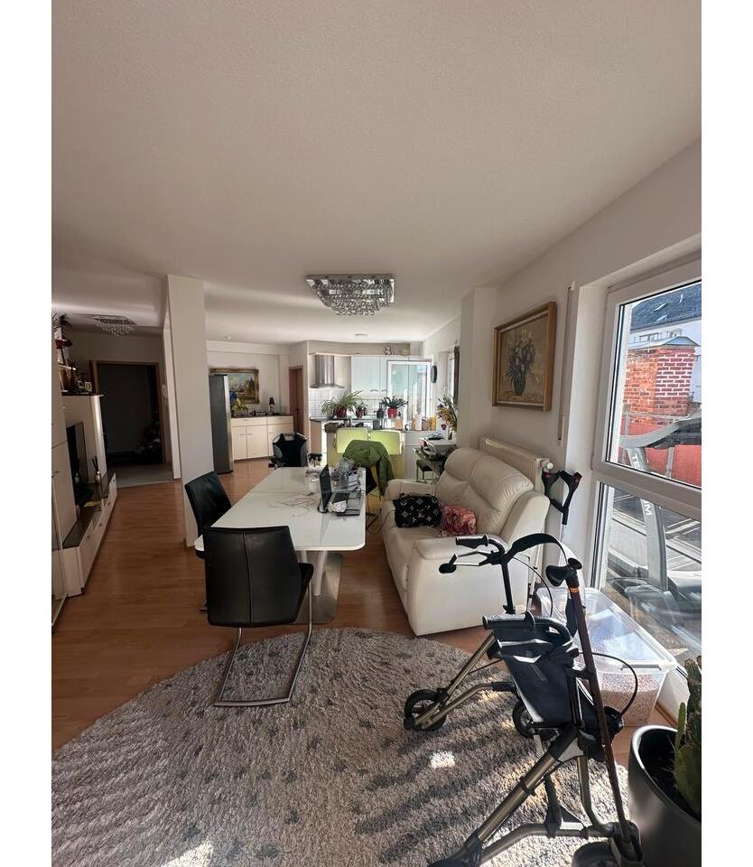 Moderne 3-Zimmer-Wohnung mit großem Balkon & 2 Tiefgaragenplätzen
