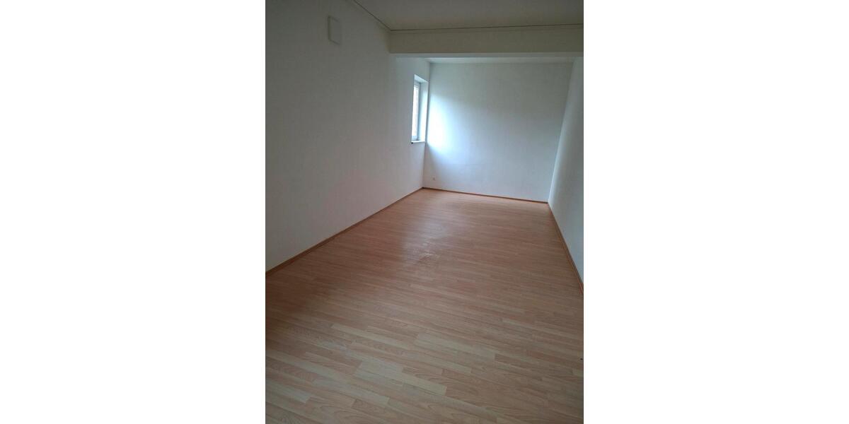 Erdgeschoßwohnung Regensburg Galgenberg - 4 Zimmer, 150 m&sup2;, 1.500&euro; | Angebot:24829066