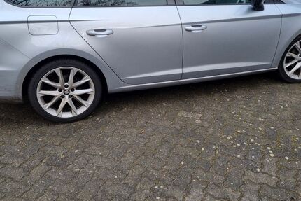 Seat Leon 65.000 km 15.900 &euro; Heek 48619