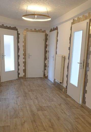 Idividuell Wohnen mit Einbauküch im Altbau Charme mit Balkon 3 zimmer