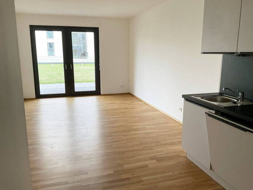 Helle 2-Zimmer-Wohnung mit Terrasse, moderne Neubau-Ausstattung mit Echtholzparkett + Einbauküche