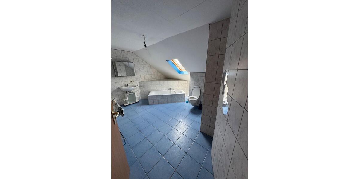 Dachgeschoßwohnung Schwäbisch Hall - 3 Zimmer, 85 m&sup2;, 900&euro; | Angebot:26632648