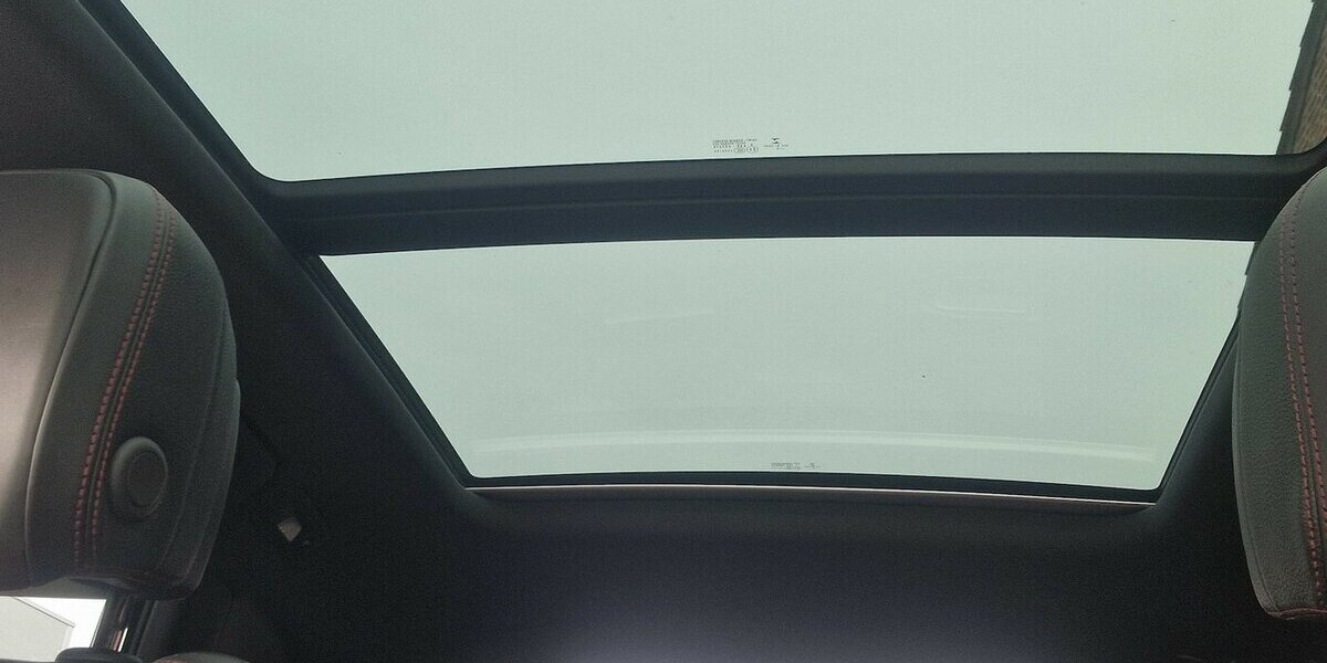 Porsche Macan Panoramadach NAVI Klimaautomatik 3-fach 129.000 km 40.998 &euro; Landau 76829