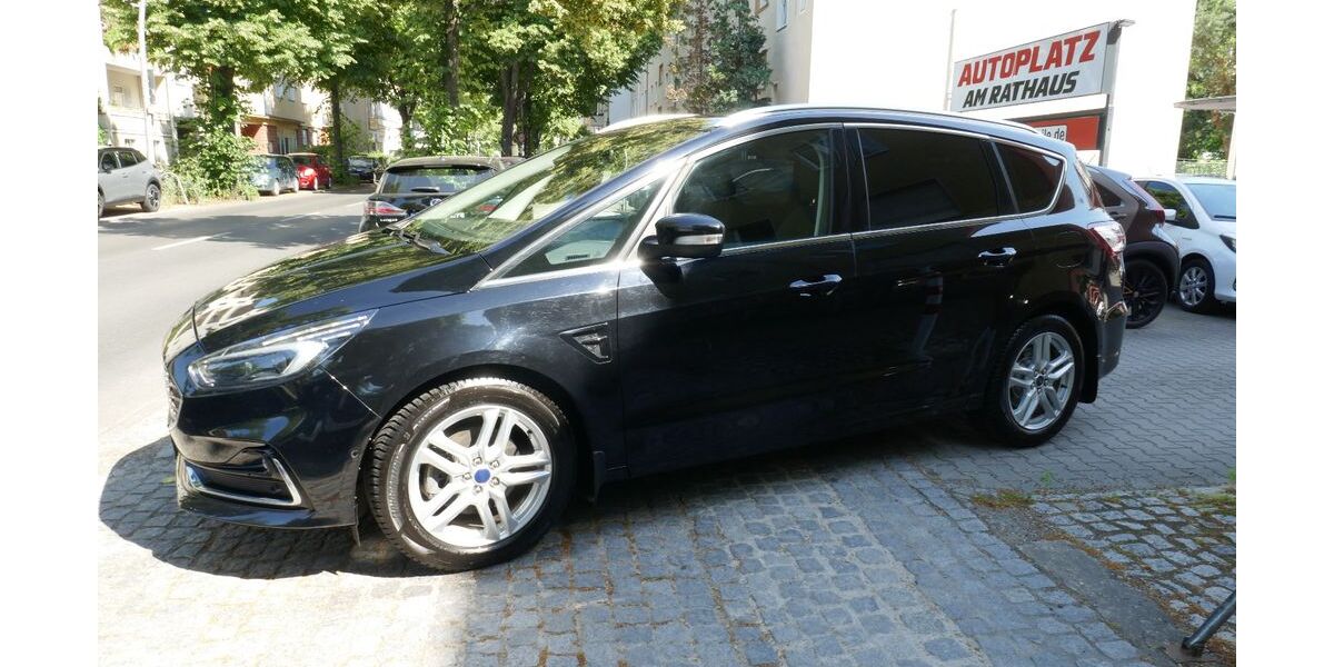 Ford S-Max 145.018 km 15.950 &euro; Berlin-Tempelhof 12105