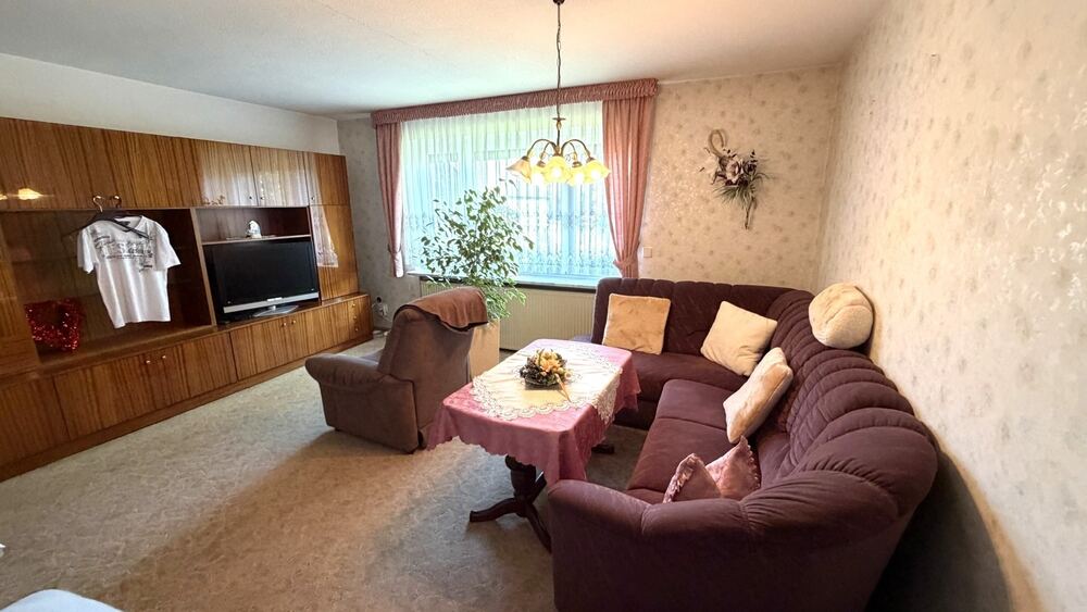 Einfamilienhaus mit großem Grundstück und vielseitigem Nebengebäude in ruhiger Lage - Einfamilienhaus Königshain-Wiederau Wiederau | Angebot:27034224