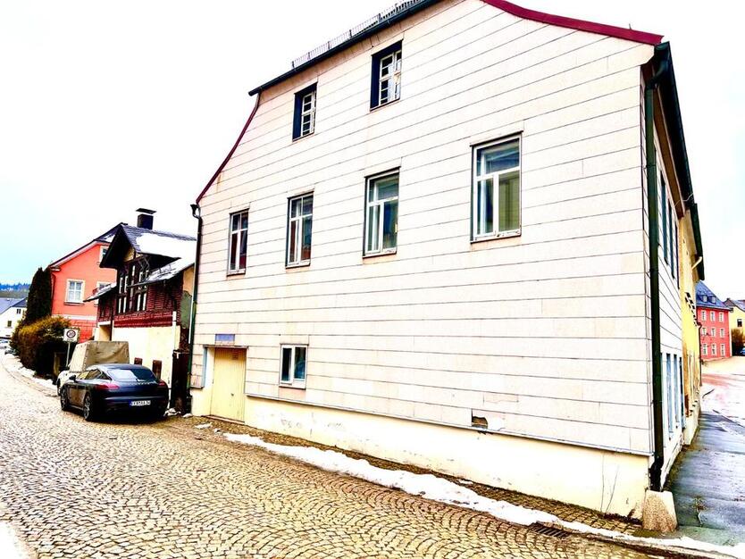 Kirchenlamitz - Wohnhaus in der Innenstadt mit Ausbaupotential