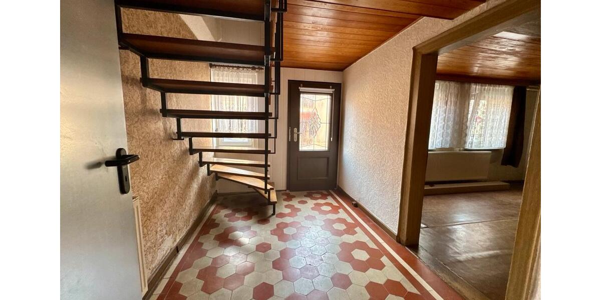 Reihenhaus Kaltennordheim - 6 Zimmer, 135 m&sup2;, 95.000&euro; | Angebot:26718456