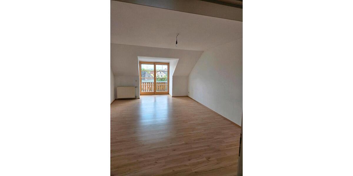 Dachgeschoßwohnung Schwandorf - 3 Zimmer, 94 m&sup2;, 250.000&euro; | Angebot:26806224
