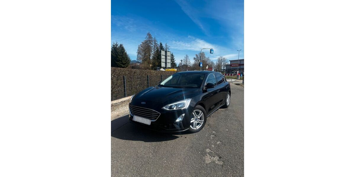 Ford Focus 85.700 km 9.380 &euro; Cham 93413