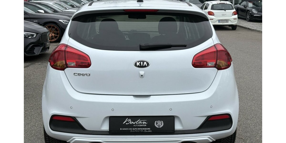 Kia Ceed 1.4 TSI Dream Team KAMERA/NAVI/SHZ/LENKHZ 64.779 km 8.900 &euro; Villingen-Schwenningen 78054