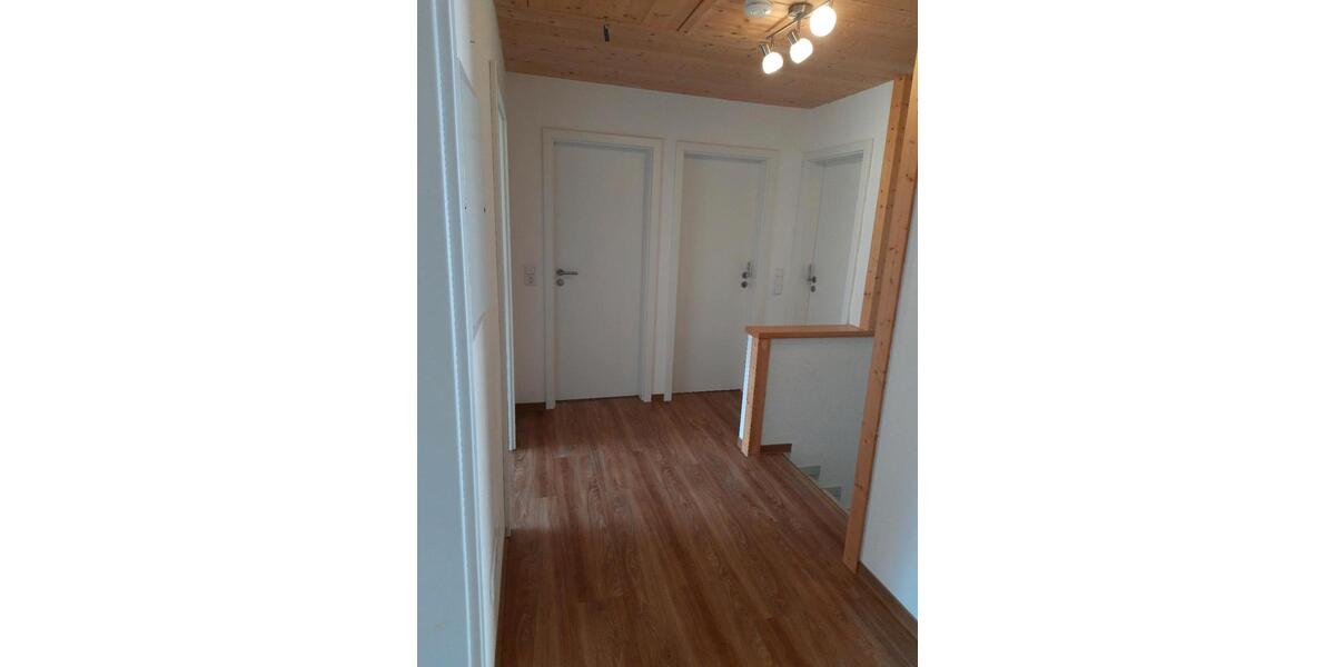 Dachgeschoßwohnung Bad Königshofen im Grabfeld - 6 Zimmer, 124 m&sup2;, 900&euro; | Angebot:26199518