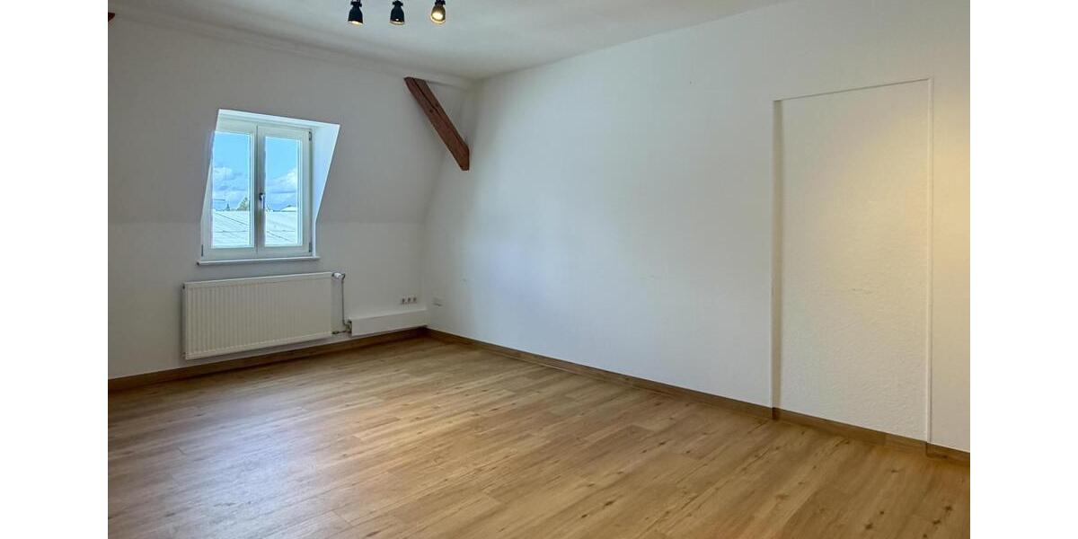 Dachgeschoßwohnung Fürstenfeldbruck - 3 Zimmer, 90 m&sup2;, 1.200&euro; | Angebot:25805895