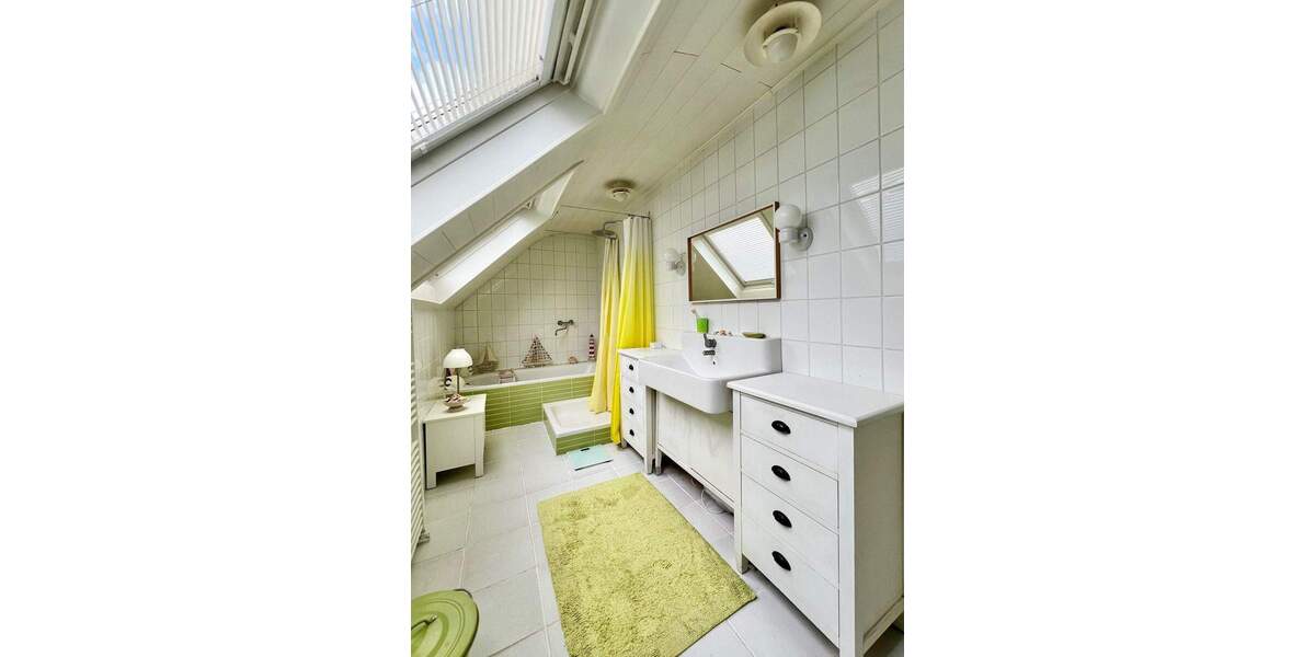 Lichtdurchflutete Wohnung mit viel Platz (zus. im DG) und Sonnenloggien 4 zimmer