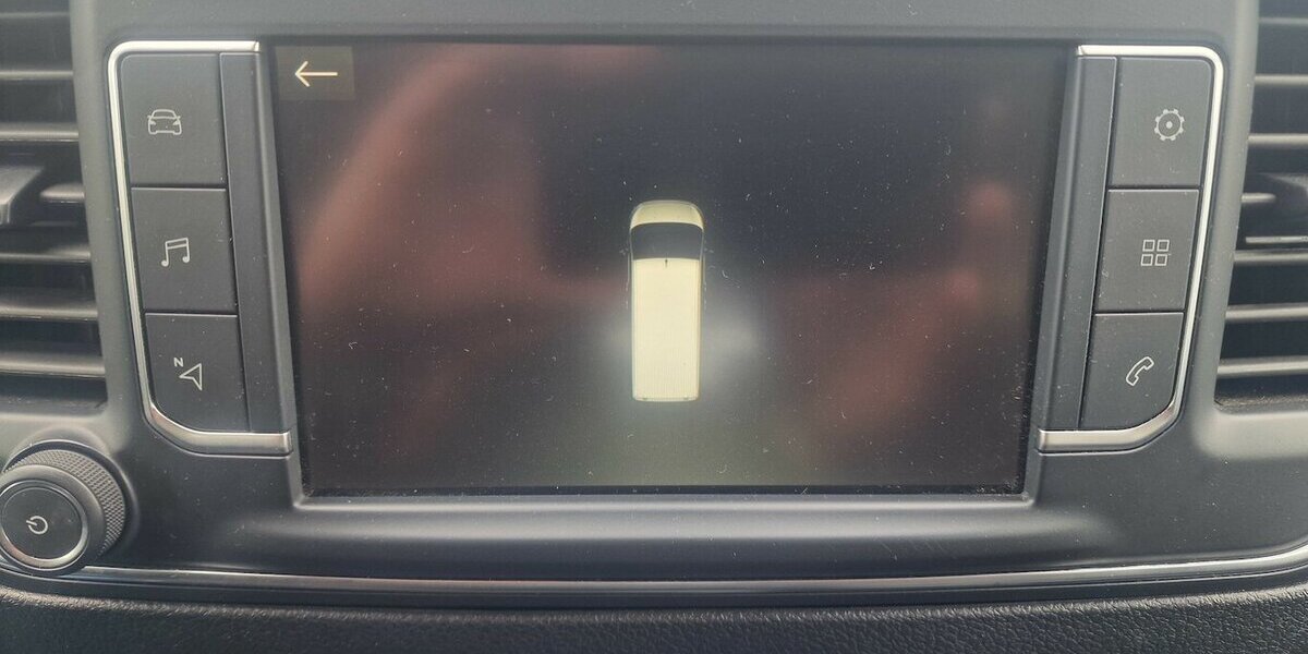 Opel Vivaro 2.0 D Design Paket NAVI Anhängerkupplung 84.000 km 26.998 &euro; Landau 76829