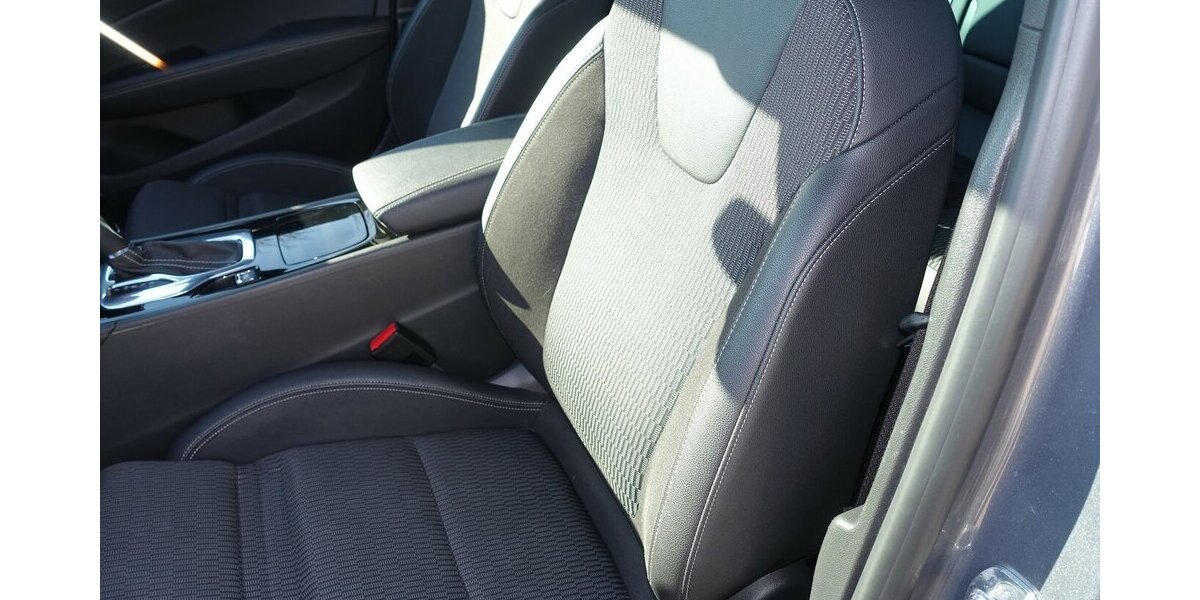 Opel Insignia Elegance Navi PDC Kamera Memory LED eGHSD 96.200 km 19.950 &euro; Neumarkt/OPf 92318