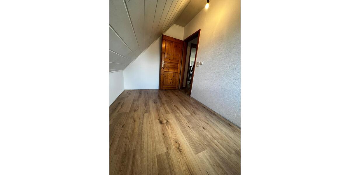 Dachgeschoßwohnung Geldern - 3 Zimmer, 103 m&sup2;, 850&euro; | Angebot:25027001