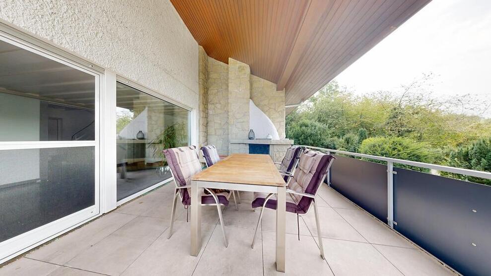 Exklusives, großes Einfamilienhaus in guter und ruhiger Ortsrand-Lage 9 zimmer