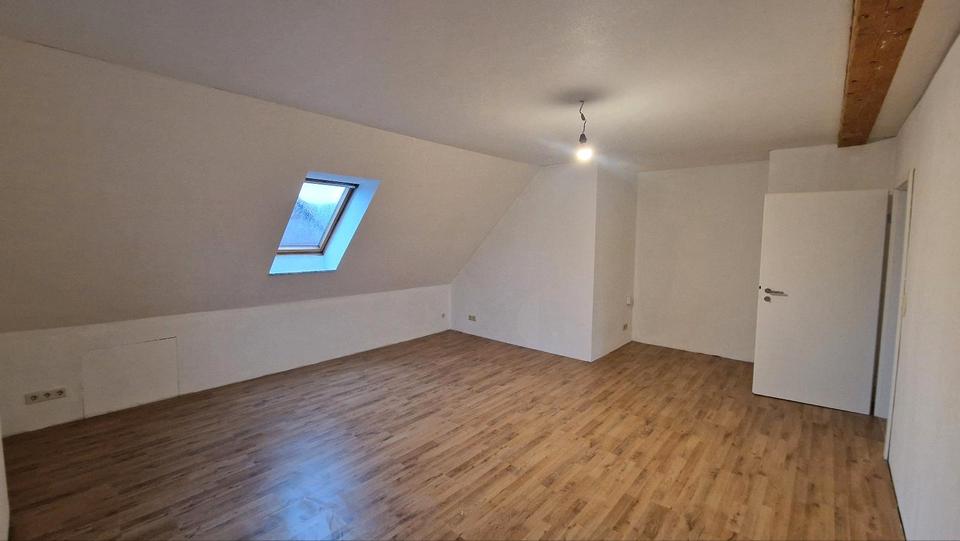 Dachgeschoßwohnung Ilsede Adenstedt - 4 Zimmer, 90 m&sup2;, 690&euro; | Angebot:26373014