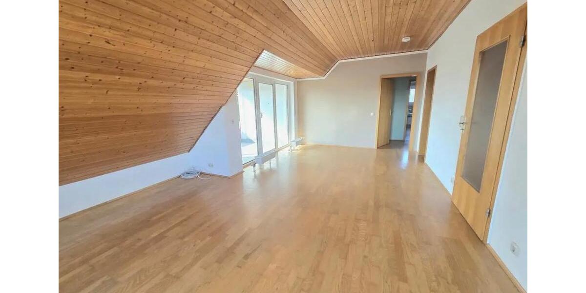 Dachgeschoßwohnung Griesheim - 3 Zimmer, 90 m&sup2;, 1.300&euro; | Angebot:26262337
