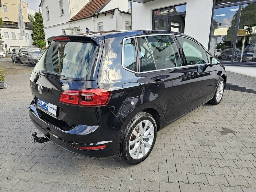 VW Golf Sportsvan 1.4 TSI Highline LEDER NAVI AHK 105.050 km 14.490 € Löhne 32584