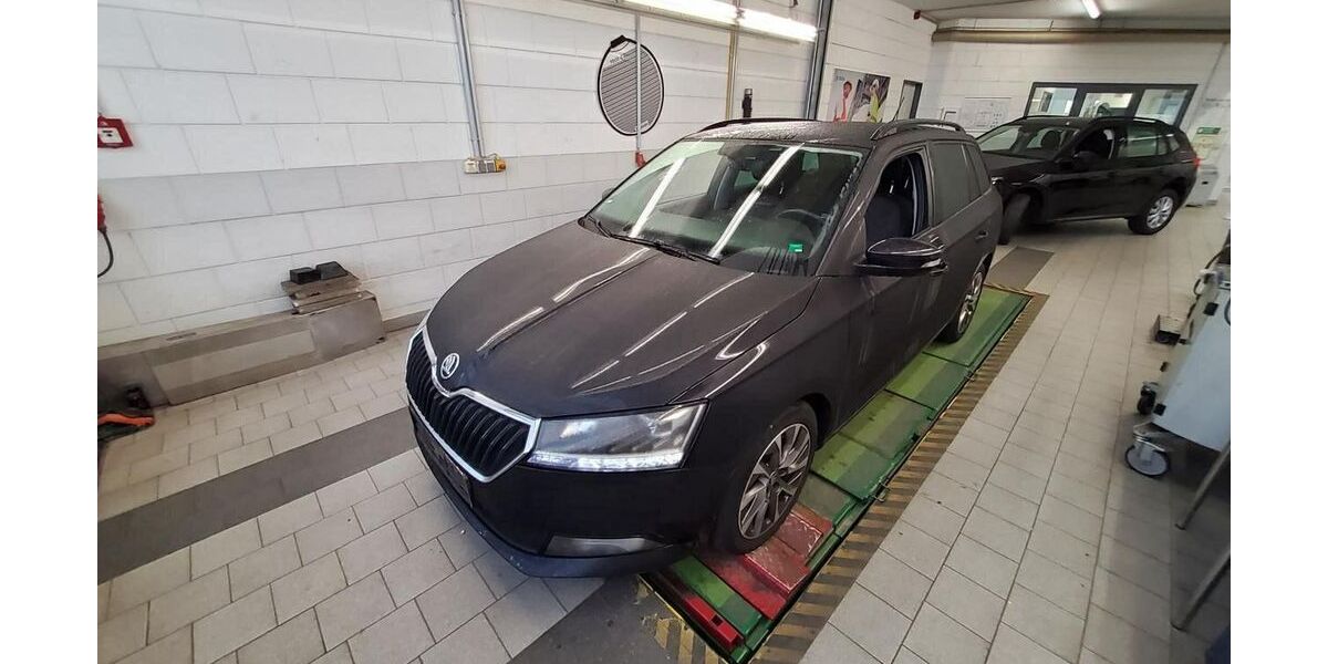 Skoda Fabia 138.000 km 9.999 € Hohenbrunn bei München 85662