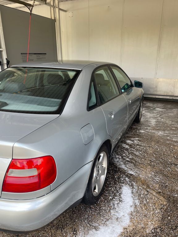 Audi A4 211.000 km 1.200 € Lichtenstein 09350
