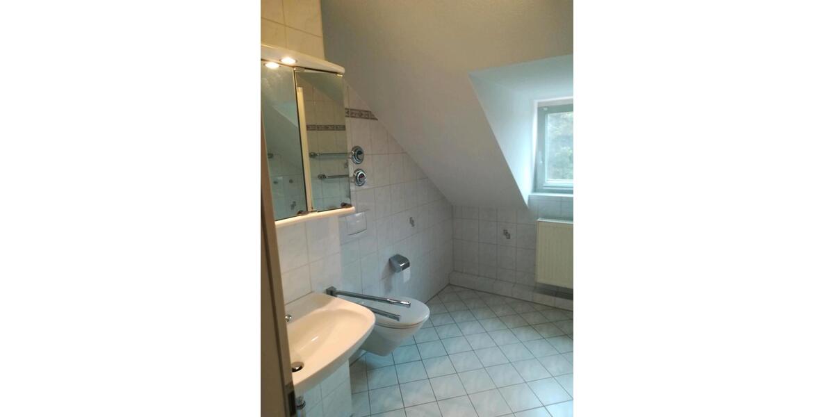 Dachgeschoßwohnung Gilching - 1 Zimmer, 83 m&sup2;, 1.650&euro; | Angebot:24763461