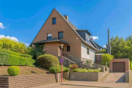 Richtig zuhause: Renovierungsbedürftiges Einfamilienhaus samt Garten in Sackgassenlage - Erbbaurecht 6 zimmer