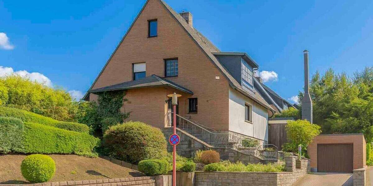 Richtig zuhause: Renovierungsbedürftiges Einfamilienhaus samt Garten in Sackgassenlage - Erbbaurecht 6 zimmer