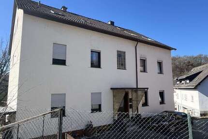 Haus zum Kaufen in Weilburg - Ahausen 178.000 € 184 m² 5 zimmer