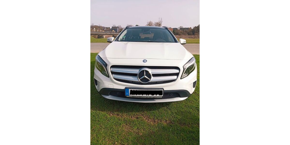 Mercedes-Benz GLA 200 54.000 km 17.800 &euro; Roth 57539