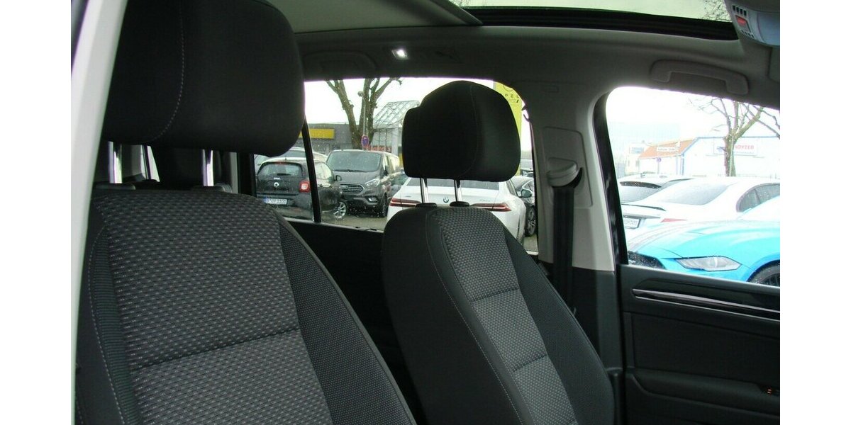 VW Touran 1,5TSI Comfortline ACC AHK PANO SHZ 7Sitz D 16.891 km 33.980 &euro; Falkensee 14612