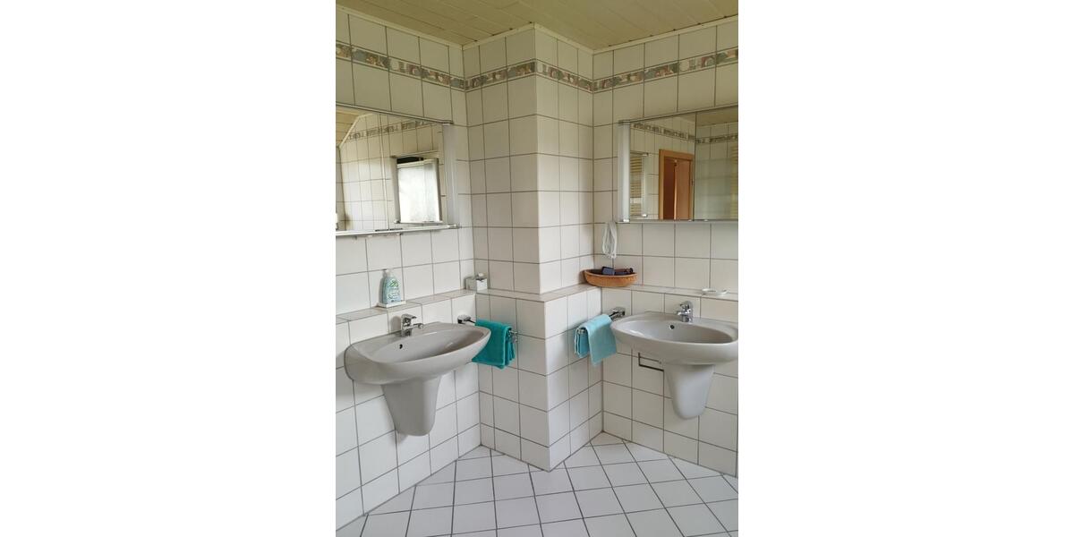 Großzügiges EFH mit ELW, Garten und Mehrfachgaragen 6 zimmer