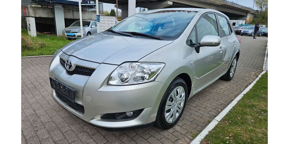 Toyota Auris 56.566 km 4.900 &euro; München OT Trudering-Riem 81825