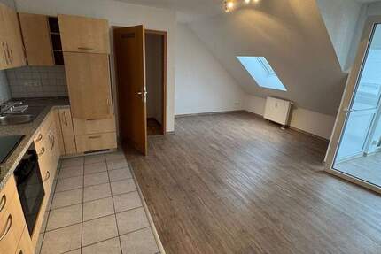 2 Zi. sonnig, helle Seniorenwohnung; mit Wintergarten, Lift, barrierefrei 2 zimmer