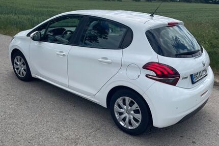 Peugeot 208 132.000 km 5.299 &euro; Gärtringen 71116
