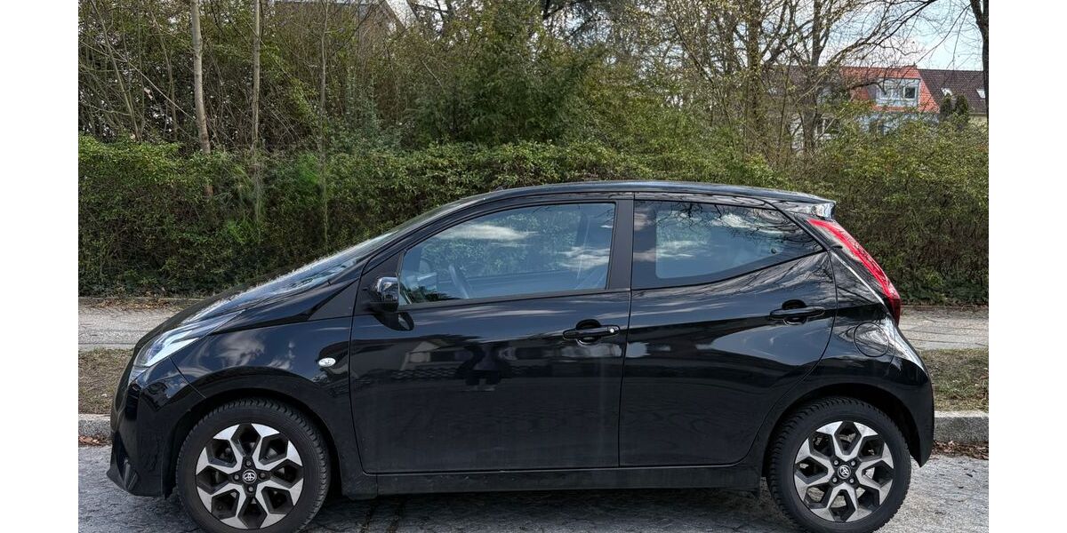 Toyota Aygo (X) 20.100 km 10.900 &euro; Berlin 14169