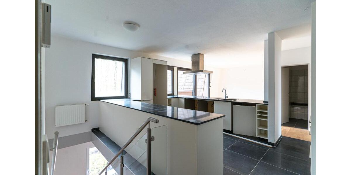 Traumhafte 4-Zi.-Maisonette-Whg mit 4 Balkonen mit Wasserblick zzgl. 2 Außen-Stellplätzen 4 zimmer