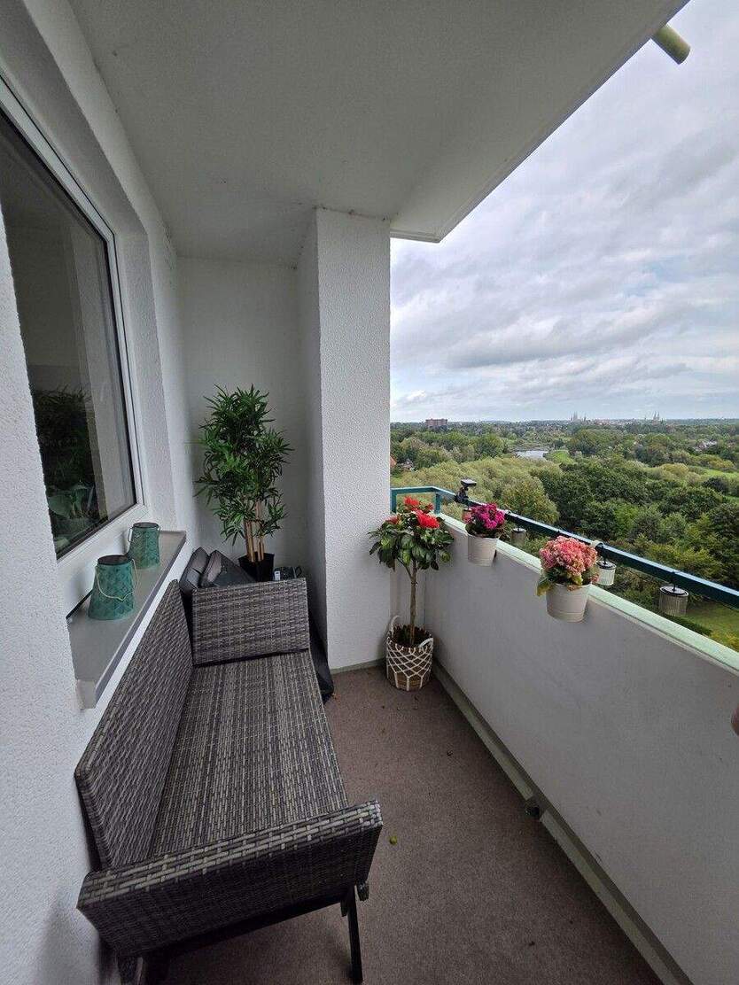 Gepflegte 2 Zimmer-Wohnung mit Loggia und PKW-Stellplatz in 23560 Lübeck, Moislinger Mühlenweg 2 zimmer