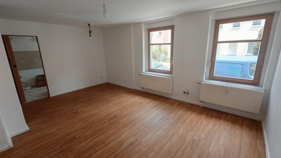 Erdgeschoßwohnung Hohenstein-Ernstthal Ernstthal - 2.5 Zimmer, 62 m&sup2;, 300&euro; | Angebot:26679894