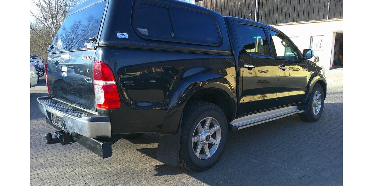 Toyota Hilux 222.000 km 16.600 &euro; Neddemin 17039