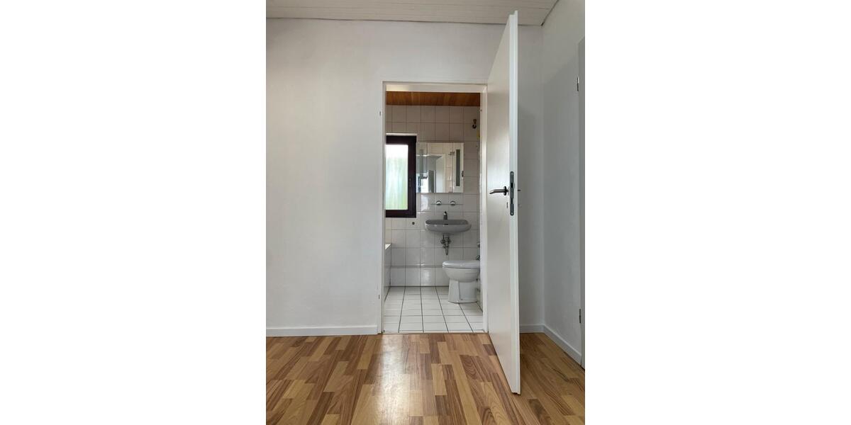 Dachgeschoßwohnung Bremerhaven Geestemünde - 3.5 Zimmer, 77 m&sup2;, 650&euro; | Angebot:26398586