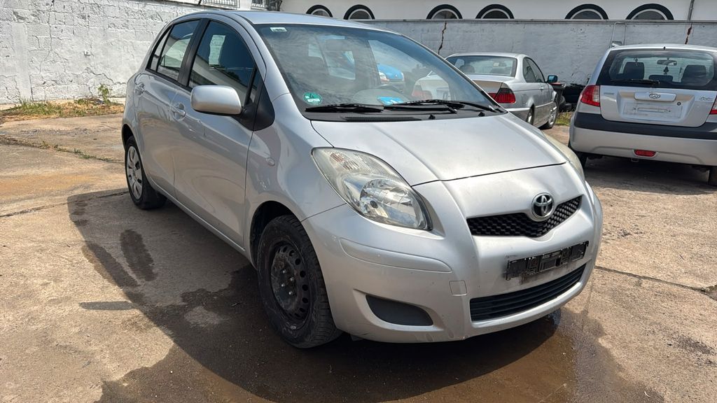 Toyota Yaris 317.000 km 1.599 &euro; Wiesbaden 65205