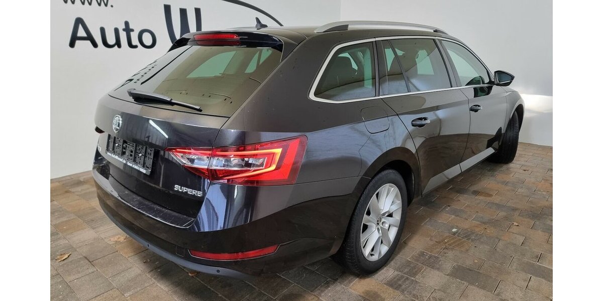 Skoda Superb Style Bi-Xenon AHK ACC SHZ Navi Tempomat 123.550 km 17.900 &euro; Garrel 49681