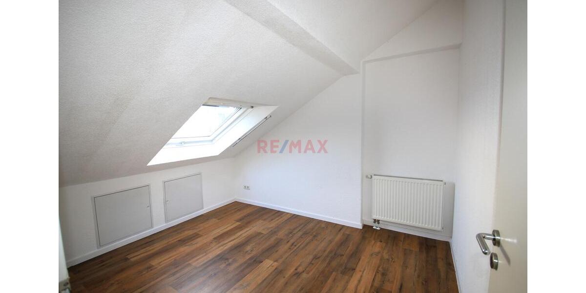 Dachgeschoßwohnung Ludwigshafen am Rhein - 3 Zimmer, 70 m&sup2;, 920&euro; | Angebot:24830724