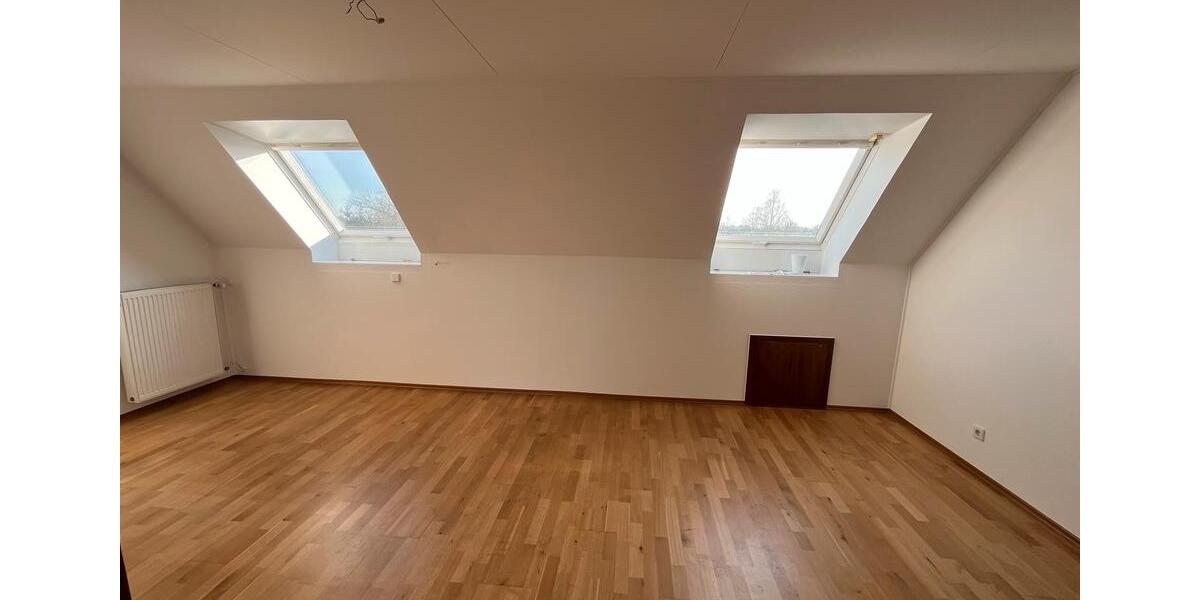 Dachgeschoßwohnung Voerde (Niederrhein) - 3.5 Zimmer, 98 m&sup2;, 750&euro; | Angebot:24829747