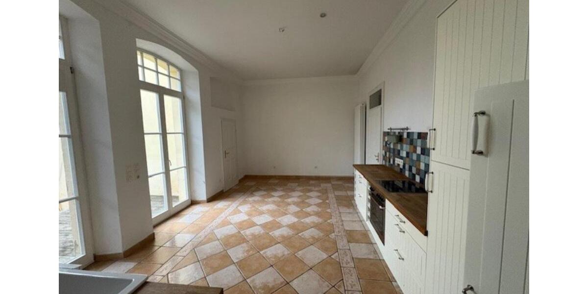 helle und geräumige 2-Zimmer Wohnung ca 140 qm 2 zimmer