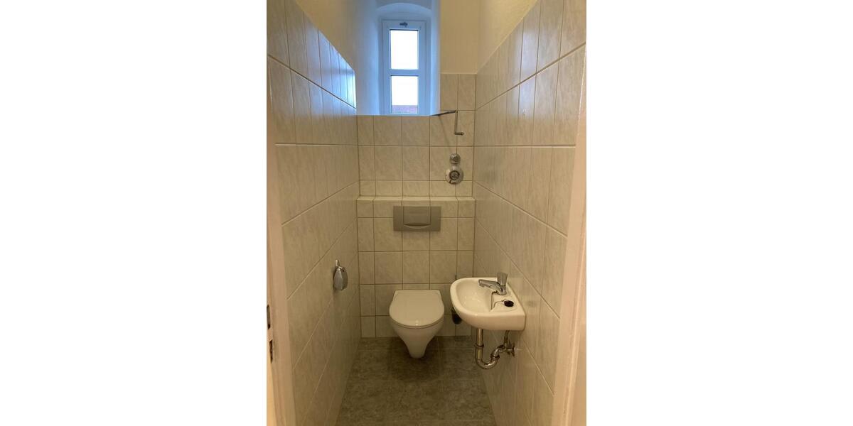 Große 4-Zimmer-Altbauwohnung in zentraler Lage 1.OG 4 zimmer