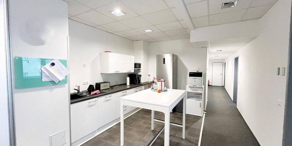 Zentral gelegen und ab März 2026 zur freien Verfügung! 6 zimmer