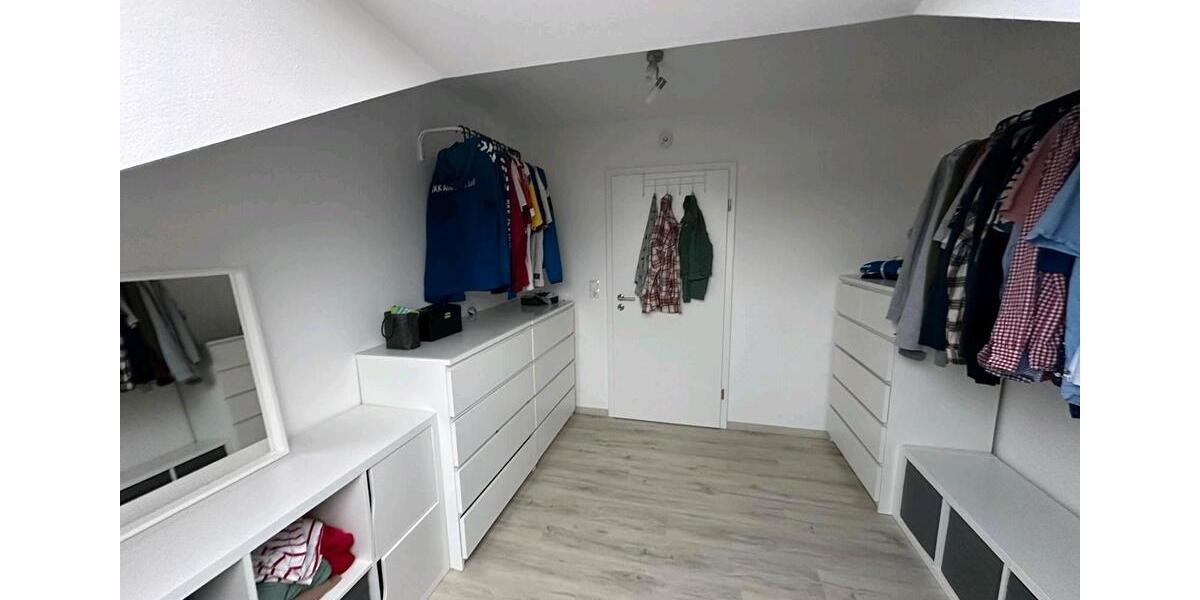 Dachgeschoßwohnung Niederwerrn - 5 Zimmer, 110 m&sup2;, 305.000&euro; | Angebot:24703388